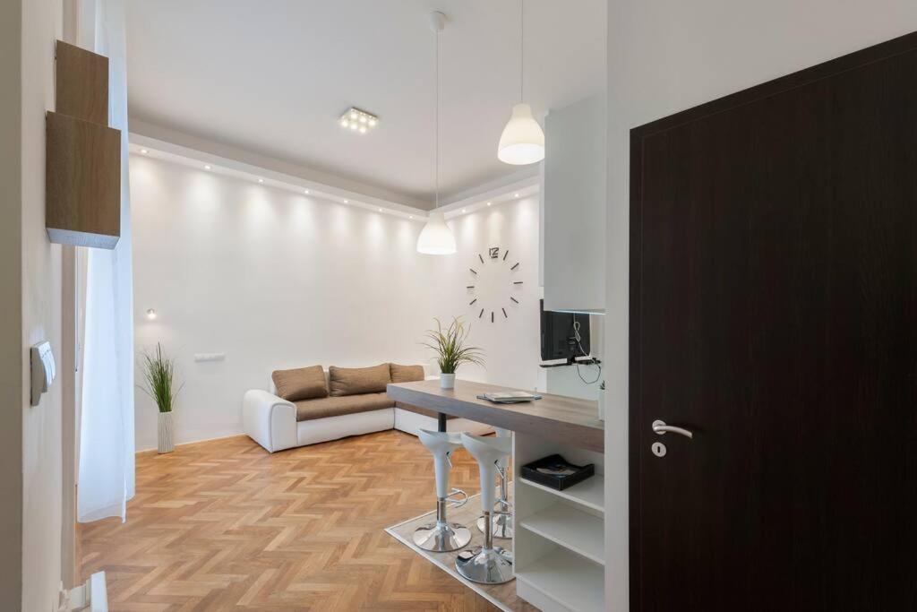 Szent Istvan Ter 4 Next To Basilica A 1 Bedroom Budapeste Exterior foto