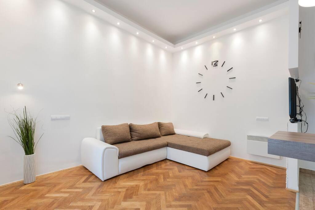 Szent Istvan Ter 4 Next To Basilica A 1 Bedroom Budapeste Exterior foto
