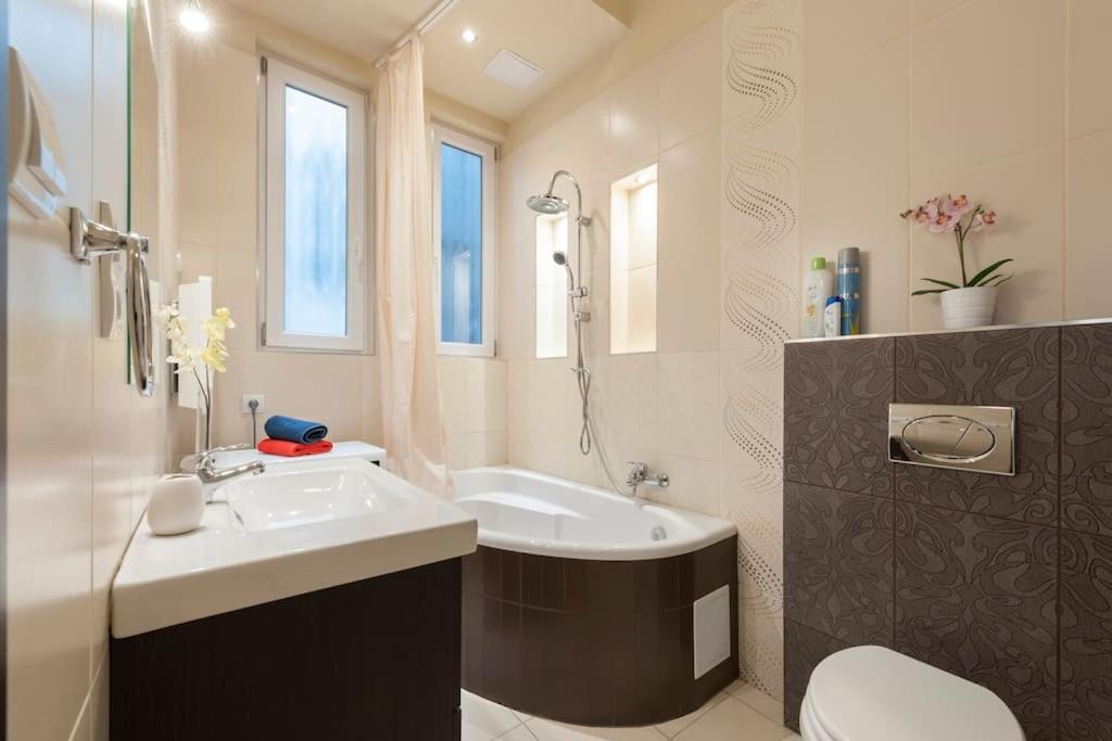 Szent Istvan Ter 4 Next To Basilica A 1 Bedroom Budapeste Exterior foto