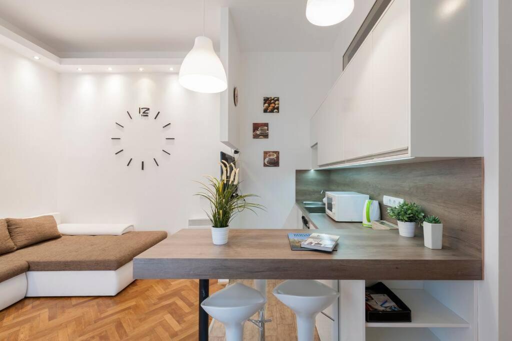 Szent Istvan Ter 4 Next To Basilica A 1 Bedroom Budapeste Exterior foto
