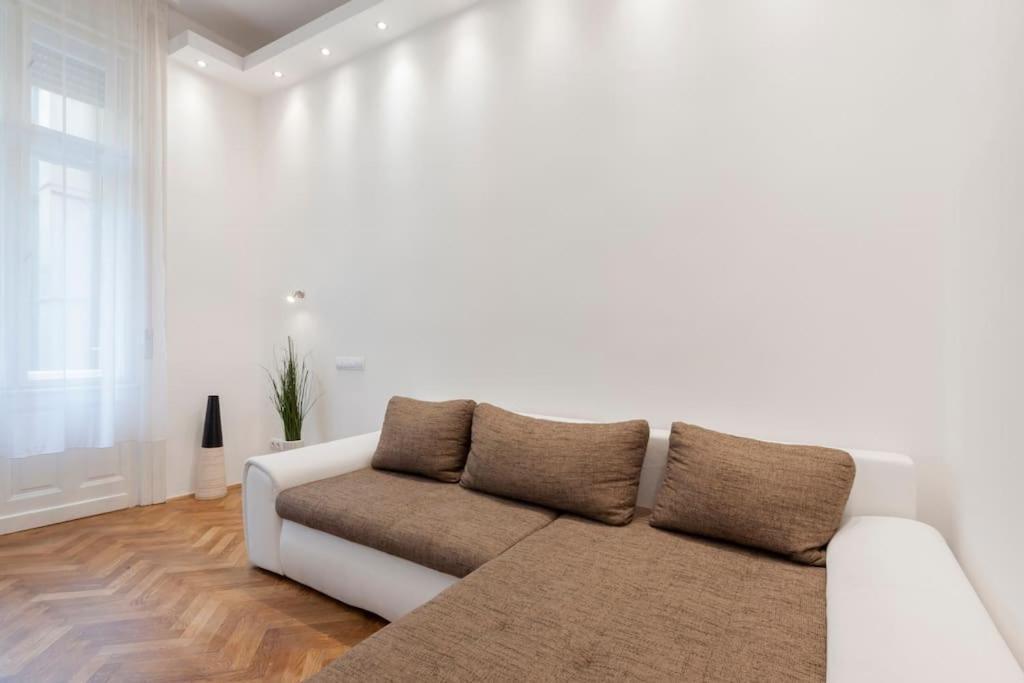 Szent Istvan Ter 4 Next To Basilica A 1 Bedroom Budapeste Exterior foto